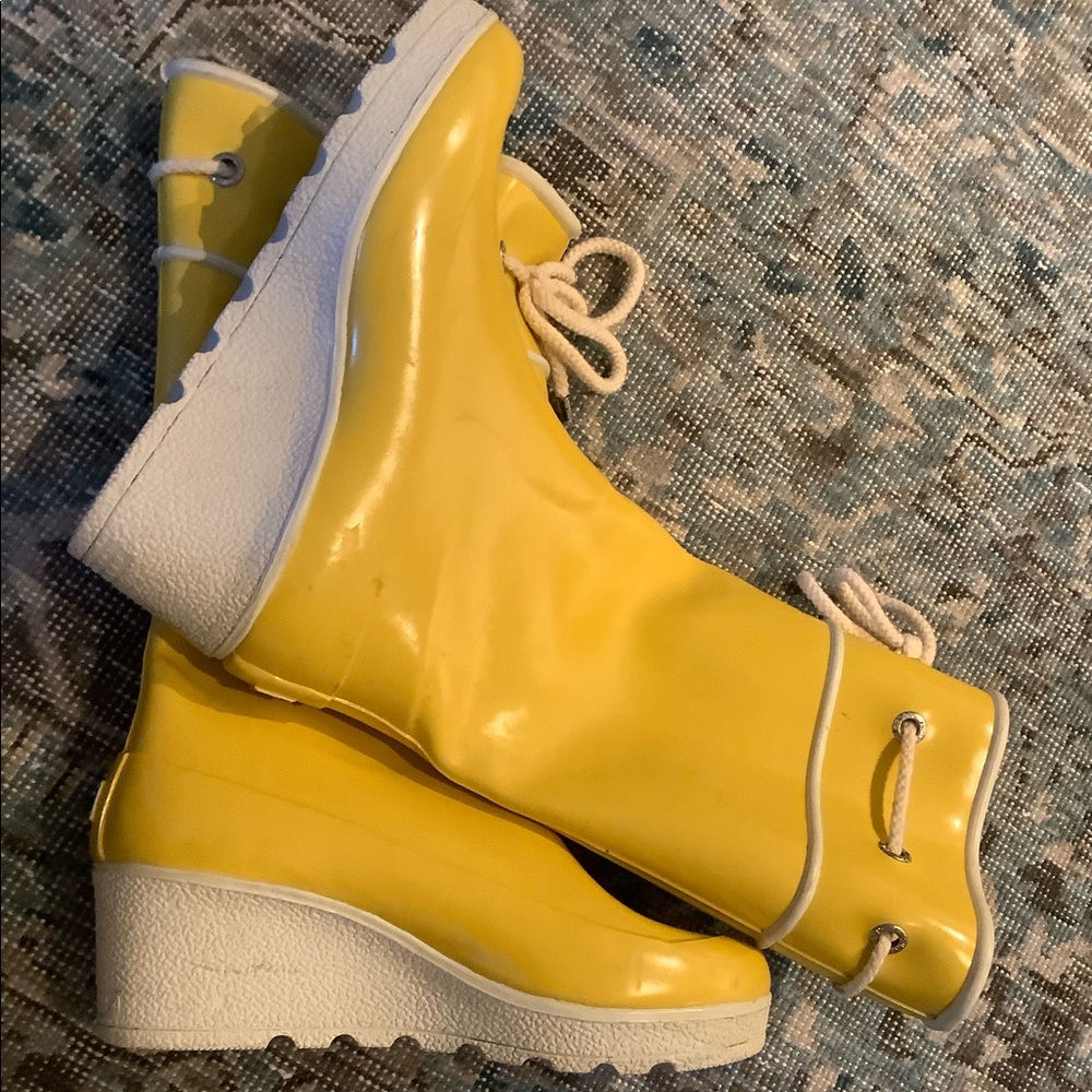 Speedy Yellow Rain Boots
